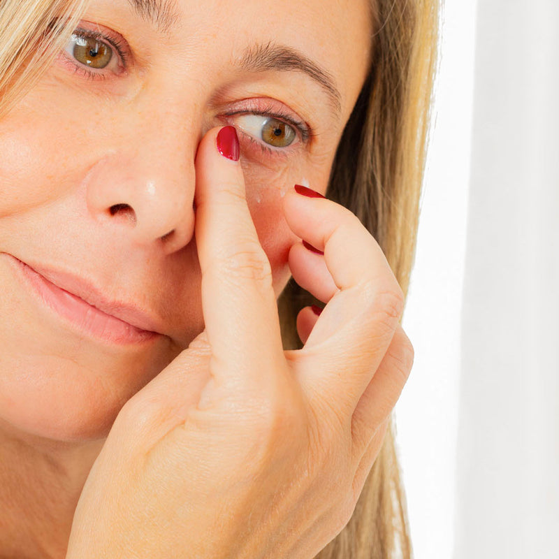 10 errores que cometes al usar el contorno de ojos que envejecen tu mirada